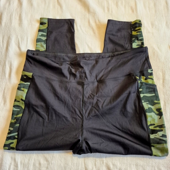 LuLaRoe Rise Brave line women's size 3X leggings black / camo side stripe NWOT - Picture 2 of 7